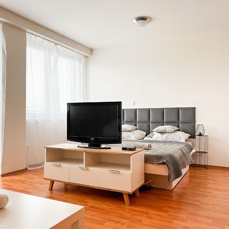 Apartamento Simcity 3 I City Centre & Free Parking 24H Self Check-In Banská Bystrica Exterior foto