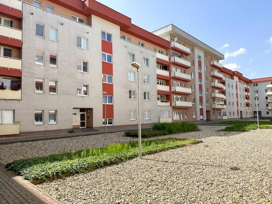 Simcity 3 I City Centre & Free Parking 24H Self Check-In Banská Bystrica Exterior foto